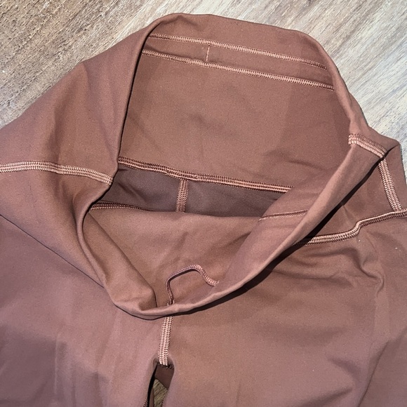 Lululemon Wunder Train 23” Cropped Leggings - Picture 3 of 6